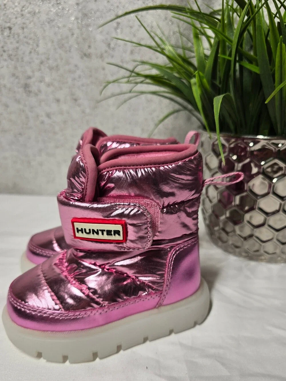 Hunter NWOB Kids' Waterproof Metallic Pink Snow Boots Size 6